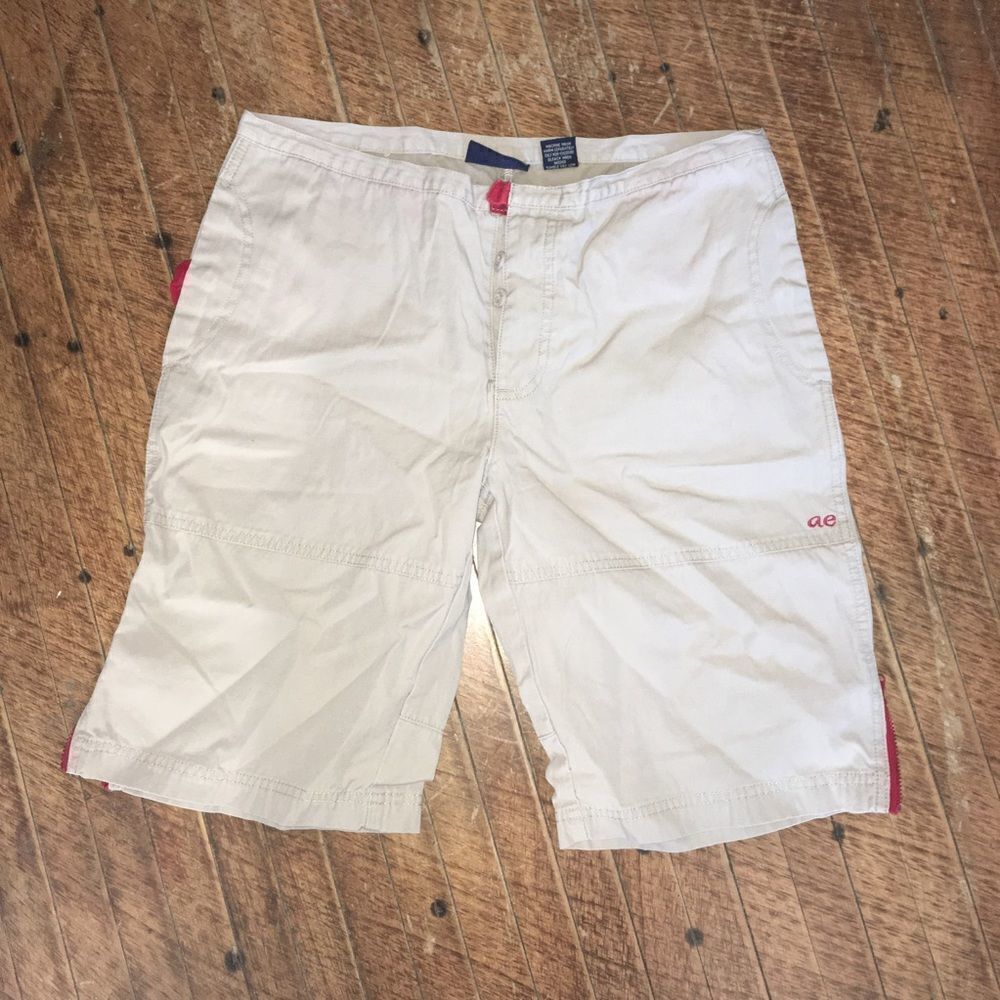 American Eagle tan long cargo size 4 shorts